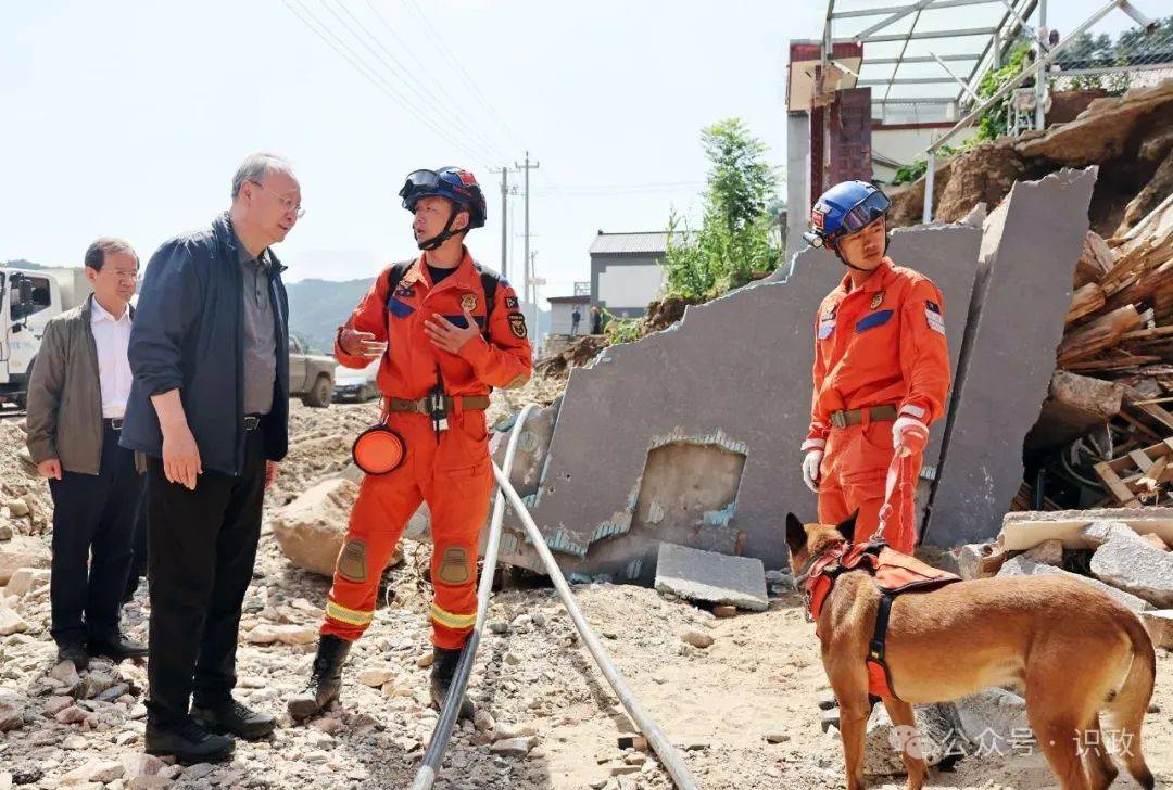 北京市委书记尹力、市长殷勇到怀柔区检查灾后恢复重建工作，看望慰问尹春燕亲属、受灾群众和抢险救灾一线工作人员