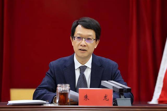 区委原书记朱龙，调任新职