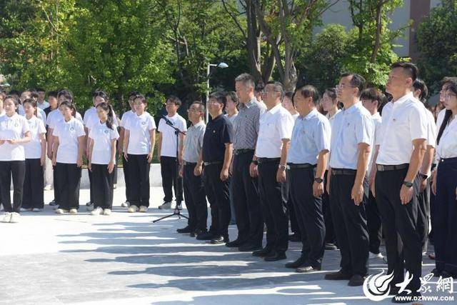 纪念中国人民抗日战争胜利80周年 聊城大学举行爱国将领张自忠雕像揭幕仪式