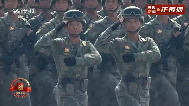 不装了！一口气看完九三大阅兵武器装备！谁说我们一个也不认识？